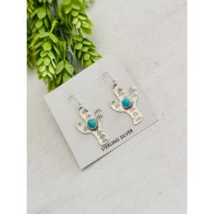 Boucles d'oreilles pendantes en turquoise de Kingman et argent sterling, faites à la main par des artisans navajo, motif plante Saguaro - Product Image 4