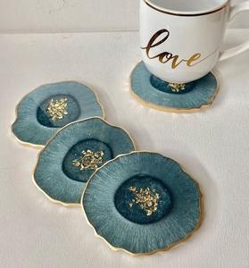 Exquisito posavasos de resina hecho a mano con intrincados patrones artísticos para impresionar a los invitados durante las bodas - Product Image 3