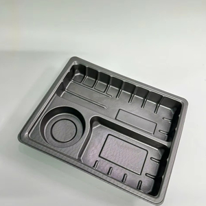 Bandeja de plástico PET rectangular desechable negra para almacenar verduras y frutas - Product Image 1