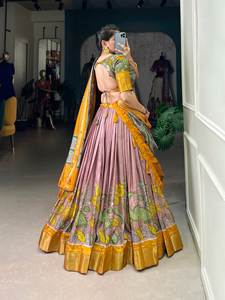 Magnifique Lehenga Choli en soie FABZONE pour l'hiver, imprimé Kalamkari avec bordure tissée Zari, décontracté - Product Image 4