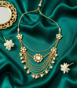 Collier traditionnel antique en or poli de haute qualité, conçu dans un style élégant, parfait pour les tenues ethniques indiennes, les festivals, les mariages - Product Image 2