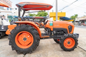Tracteur agricole Kubota L 5228 4WD 2025, moteur 52 CV, transmission par engrenages, tracteur à roues, haute productivité, machines agricoles - Product Image 2