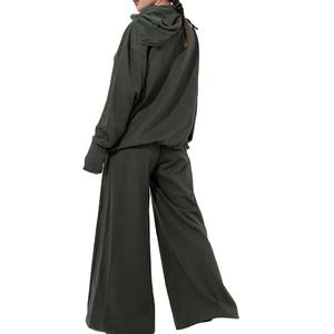 Conjunto Deportivo Unisex Personalizado con Capucha, Estilo Urbano, 2 Piezas, 100% Algodón Felpa, Ecológico, Secado Rápido - Product Image 2