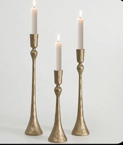 Pièce maîtresse bougeoir en métal massif avec finition dorée parfaite pour les anniversaires, les mariages et les décorations festives - Product Image 3