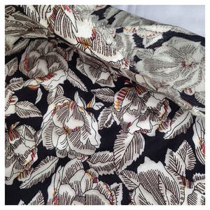 Tessuto in <span class=keywords><strong>Rayon</strong></span> <span class=keywords><strong>100</strong></span>% Intrecciato, Tessuto Challis in <span class=keywords><strong>Rayon</strong></span> Filato Liscio, Tessuto in Viscosa <span class=keywords><strong>100</strong></span>% <span class=keywords><strong>Rayon</strong></span>, Tessuto Stampato Floreale Personalizzato - Product Image 2