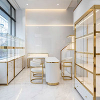 Vitrine de présentation de bijoux de luxe blanche et dorée, vitrine moderne haut de gamme pour montres, meuble pour l'aménagement intérieur d'une bijouterie
