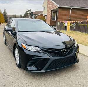 Toyota Camry XSE 2019 d'occasion, berline, moteur essence 8L, boîte automatique, pneus R17, sièges en cuir, conduite à gauche, couleur foncée - Product Image 1