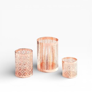 Porte-bougie moderne en métal doré rose avec un design complexe inspiré du marocain - Product Image 4