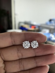 Pendientes de diamantes de lujo de calidad premium para mujer Diamantes brillantes atemporales disponibles a un precio asequible - Product Image 3