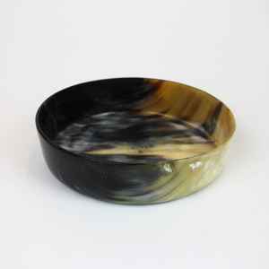 Bols en corne naturelle avec bordures en nacre Poli Ustensiles de cuisine écologiques pour la maison et le magasin Cadeaux par l'artisanat en croissant - Product Image 1