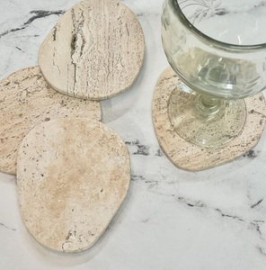 Posavasos de travertino natural, Juego de 4 posavasos de piedra con forma de Granada, hecho a mano, decoración de mesa moderna neutra, cocina, comedor - Product Image 4