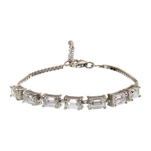 Pulsera Solitario Viola de Plata de Ley 925 CLARA con Circonita Suiza y Diamante de Corte Esmeralda, Regalo para Mujeres y Niñas - Product Image 1
