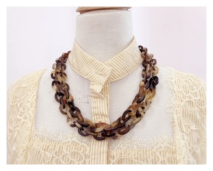 Collar de Lujo Hecho a Mano con Cuerno de Búfalo, Joyería Natural y Sostenible para Mujer, Alta Calidad - Product Image 3