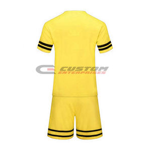 Uniforme de football Conception différente Couleurs et tailles personnalisées Nouvel uniforme de football de style supérieur de prix d'usine - Product Image 3