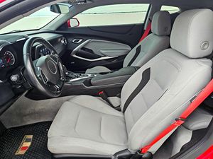 VENTA RÁPIDA Chevrolet Camaro LT1 2021, Motor V8, Transmisión Automática, Color Rojo Intenso - Product Image 4