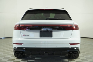 Vehículo Sedán Automático de Lujo Usado 2024-2025, 4 Puertas, 2.0 T Turbo Gasolina, con Asientos de Cuero y Rines de Aleación R18, Compacto Premium - Product Image 4