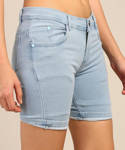Shorts pour femmes avec logo à la taille, fabrication OEM personnalisée, qualité supérieure, forte demande, fournisseur d'usine professionnel, vente en gros, coupe tendance - Product Image 4