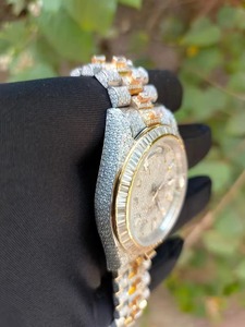 Montre en or sertie de diamants de qualité supérieure pour les soirées d'affaires et le port quotidien, disponible à un prix compétitif en provenance d'Inde - Product Image 4