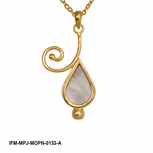 Delicado Collar con Colgante en Espiral de Nácar, Minimalista, con Incrustaciones de Concha Blanca en Acabado Dorado, Joyería Boho Chic - Product Image 4