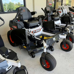 เครื่องตัดหญ้าแบบ Zero Turn รุ่น ZT3000 สำหรับงานอุตสาหกรรม เครื่องยนต์สูบเดียว 2 จังหวะ 190 ซีซี แรงบิดสูง พร้อมด้ามจับยืดหดได้ ถังเก็บหญ้าขนาด 300 ลิตร ใช้งานได้อย่างมั่นคง - Product Image 1