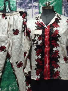 Ensemble de pyjama en mélange de soie blanche Vêtements de nuit en satin d'été Vêtements de détente confortables pour sa maison parfaite Cadeaux de Noël - Product Image 4