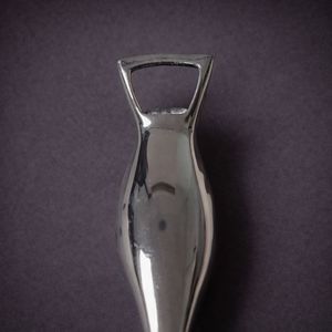 Abridor de Botellas de Acero Inoxidable con Diseño de Delfín, Elegante y Moderno, Agarre Suave, Acabado Pulido Duradero, Ideal para el Hogar, Bar y Regalos - Product Image 4