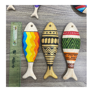 Jouet de poisson en bois fait à la main: respectueux de l'environnement, léger et sûr, idéal pour les enfants et tendance sur les marchés des jouets durables - Product Image 3