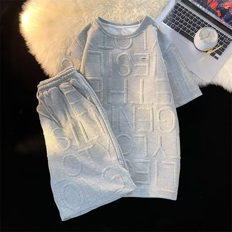 สีเทาอ่อน