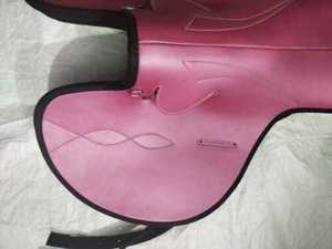 Selle de cheval Western rose légère de qualité supérieure Selle de course à forte demande Toutes les tailles Cuir de qualité Prêt à l'exportation - Product Image 4