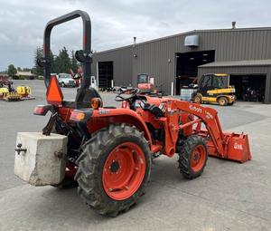 Tracteur L3301DT 2021 - Tracteur utilitaire compact pour une agriculture efficace - Product Image 1