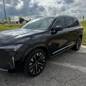 Volvo XC90 B6 Plus 2025 d'occasion en excellent état, thème lumineux, 7 places, prêt pour livraison mondiale - Product Image 1