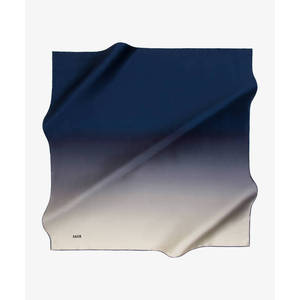 Écharpe carrée en satin de soie bleu marine - Motif de créateur de luxe - Longueur moyenne-longue - Product Image 1