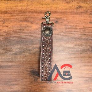 Porte-clés porte-clés en cuir de vachette véritable Concho avec sangle de bracelet, cadeaux de cow-girl - Product Image 1