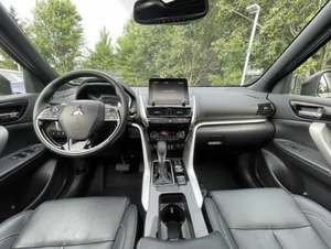 รถยนต์มือสองปี 2023 รุ่น Eclipse Cross SE SUV เบาะหนังสีดำ เกียร์อัตโนมัติ หลังคาพาโนรามิก กล้องมองหลัง 360 องศา - Product Image 4