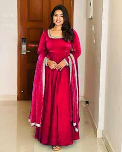 Conjunto de Vestido Anarkali de Terciopelo Magenta para Mujer Unity Luxure con Dupatta, Ropa Festiva y de Fiesta de Primera Calidad - Product Image 1