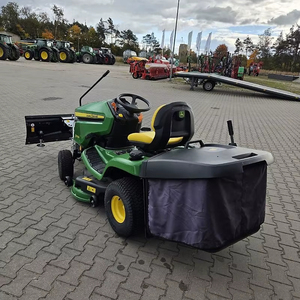 Tracteur de pelouse John Dere X948 24HP à transmission par engrenages 4x4 vert avec siège et roues jaunes - Product Image 3