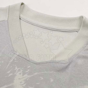 เสื้อฟุตบอลผู้ชายสั่งทำขายส่ง-แขนสั้น ระบายอากาศได้ดี เป็นมิตรกับสิ่งแวดล้อม ผลิตจากโพลีเอสเตอร์ 100% สำหรับการฝึกซ้อม - Product Image 4