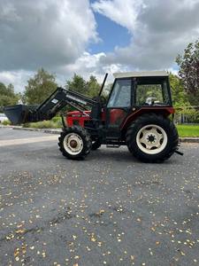 Nettoyez le chargeur Zetor 6245 Quicke avec godet Jonction hydraulique installée à l'arrière 4 roues motrices Bons pneus - Product Image 5