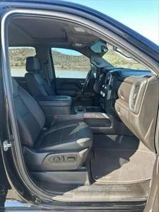 GMC Sierra 2500 Denali 2022 d'occasion, conduite à gauche, moteur turbo, transmission intégrale automatique, jantes R18, intérieur clair, sièges en cuir - Product Image 4