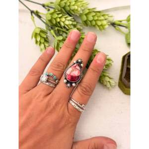 Anillo Ajustable Johnny Dixon con Dalia Rosa y Tecnología de Incrustación en Bisel de Plata de Ley, Regalo - Product Image 2