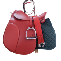Selle de dressage anglaise fabriquée en Inde, 100% cuir véritable teint à la fût, arceau en fibre plastique, design personnalisable, couleur disponible