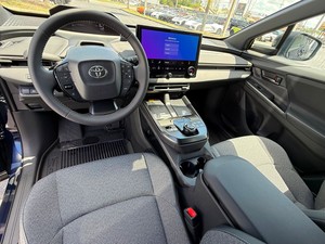 OFERTA PERFECTA: TO-YO-TA B-Z XLE PLUS 2025 CON TRANSMISIÓN AUTOMÁTICA - Product Image 2