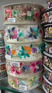 Cintas de encaje bordadas florales hechas a medida, hechas a mano para agregar encanto y sofisticación a cualquier proyecto. Ideal para diseñadores artesanos - Product Image 3