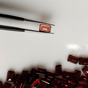 Granate Rojo Natural de 6x4 mm, Corte Octogonal, Piedra Preciosa Suelta de la Mejor Calidad para la Fabricación de Joyas - Product Image 2