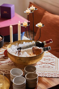 Cuenco de chapa de metal con acabado dorado de alta calidad hecho a mano con técnica pulida de base de madera natural para decoración de fiestas - Product Image 4