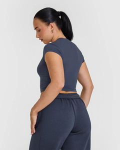 Camiseta de algodón 100% para mujer con logotipo personalizado OEM, azul verdadero, informal, elegante, de diseñador, ajuste relajado, ligero, transpirable, gimnasio, Verano - Product Image 2