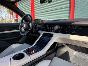 2020 POR SCHE TAYCAN 4S AWD PRÊT À ÊTRE EXPÉDIÉ - Product Image 3