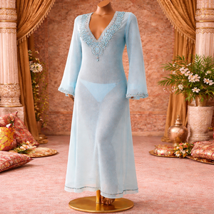 Robe maxi kaftan en mousseline de soie ornée de perles de luxe, élégante tenue de plage et de villégiature - Product Image 1