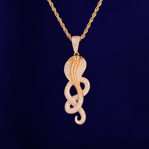 Colgante de serpiente de moda en plata de ley 925 y diamantes de moissanita de corte brillante redondo en estilo Hip Hop - Product Image 2