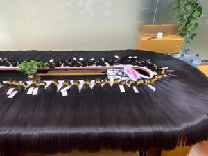 Vente en gros d'extensions de cheveux humains brésiliens de haute qualité vagues droites et bouclées naturelles super soyeuses avec extrémités épaisses en vrac - Product Image 6